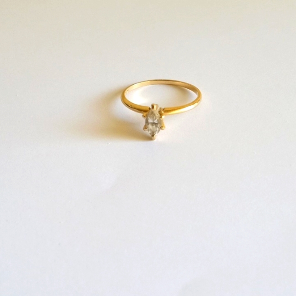 On hold. 14K Diamond ring - Picture 1 of 6